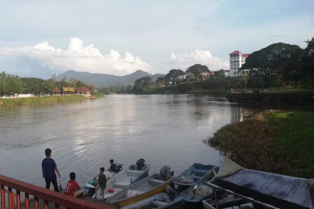 10 Aktiviti Menarik Untuk Dilakukan di Kuala Kangsar 2025 13 Ride-a-Boat-At-the-Dataran-Lembah-Sungai-Perak-