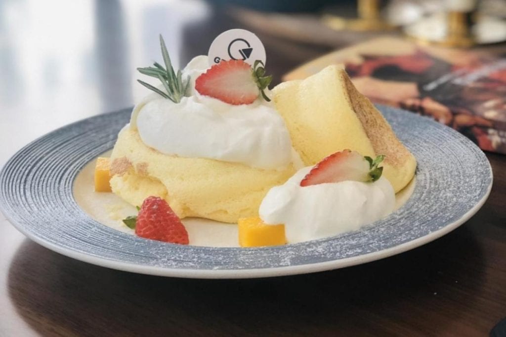 6 Best Valentine's Day Dessert Ideas | Sweets for your Sweetheart 1 Souffle-Pancakes