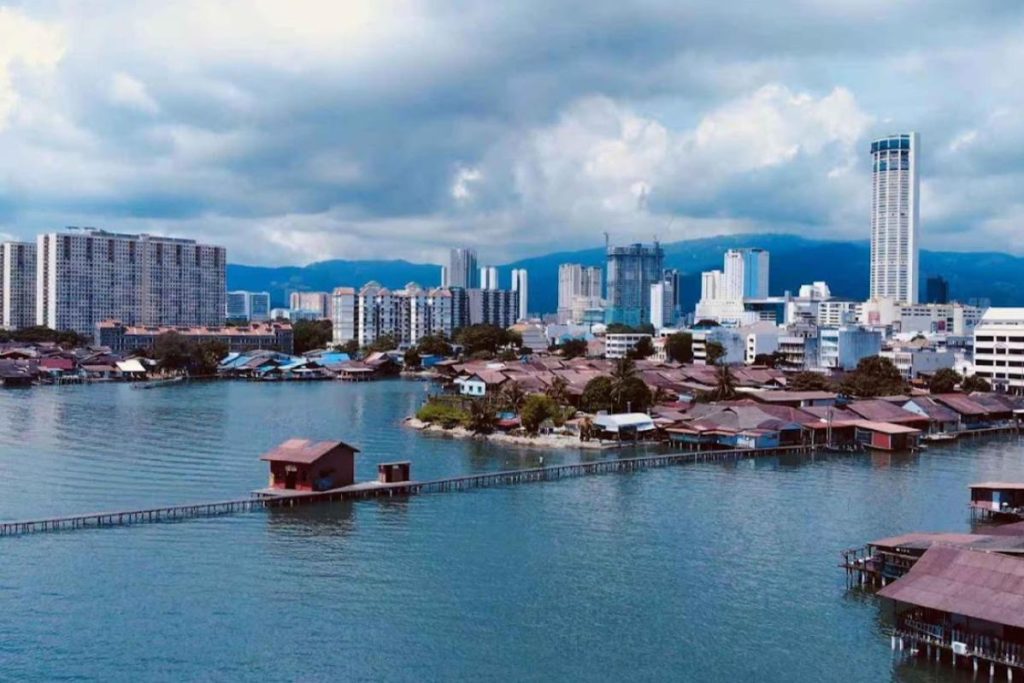 10 Aktiviti Menarik Untuk Dilakukan di George Town 2025 9 Stroll-Along-the-Chew-Jetty-
