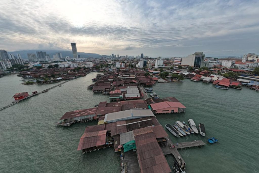 10 Aktiviti Menarik Untuk Dilakukan di George Town 2025 8 Stroll-Along-the-Chew-Jetty