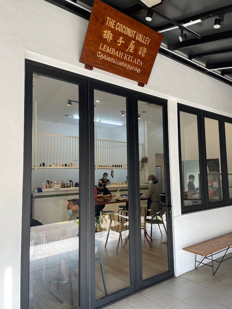 8 Karipap Terbaik di Johor 2025 4 The-Coconut-Valley-Nyonya-House