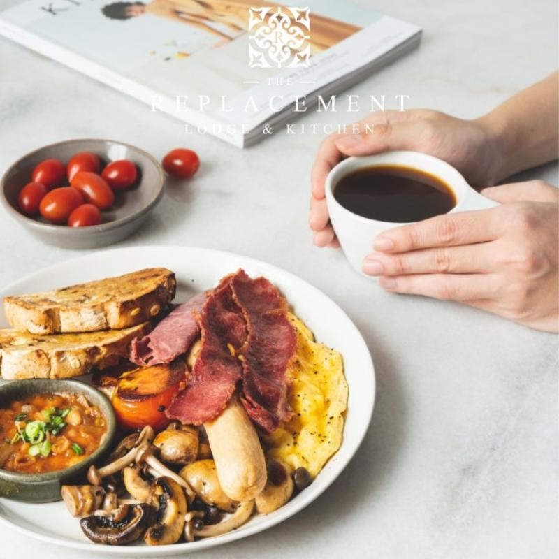 9 Big Breakfast Terbaik di Johor Bahru 2025 3 The-Replacement-Lodge-Kitchen--