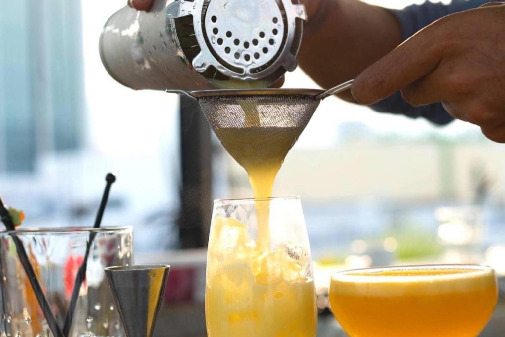 <strong>10 Bar Hotel Terbaik di Pulau Pinang 2025</strong> 15 Three-Sixty-Revolving-Rooftop-Bar-