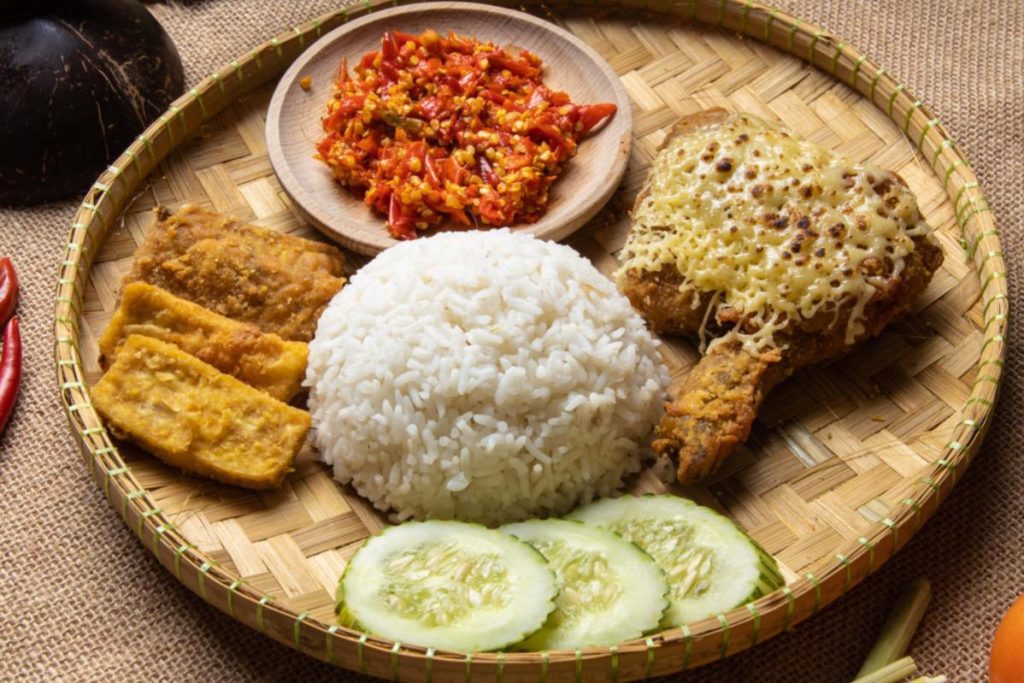 Top 8 Best Ayam Geprek in KL & Selangor 2025 7 Warong-Geprek-Puncak-Alam-