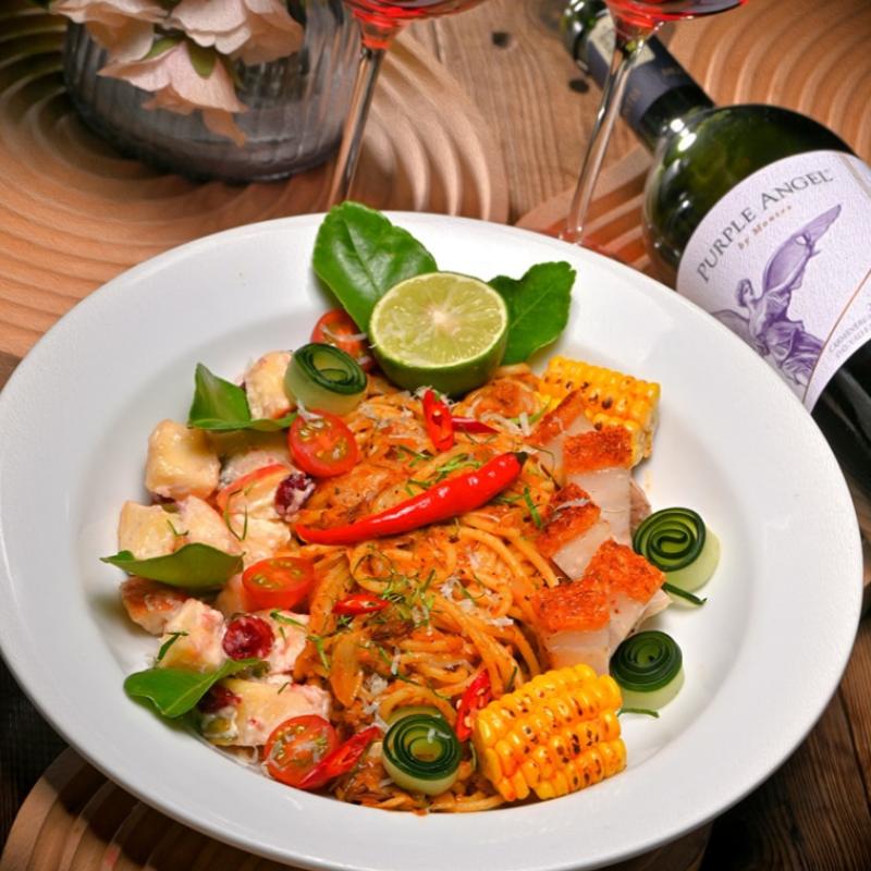 20 Restoran Terbaik di Petaling Jaya 2025 15 -Blue-Room-