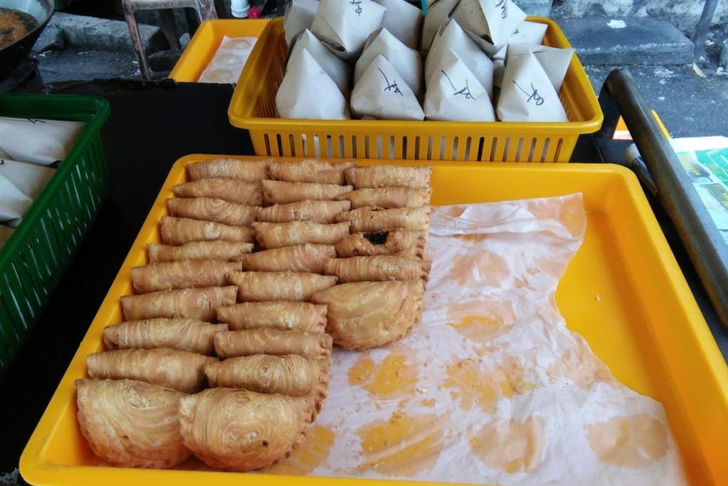Top 7 Best Curry Puff in Penang 2025 15 Adams-Famous-Chicken-Curry-Puff-Nasi-Lemak-Stall-