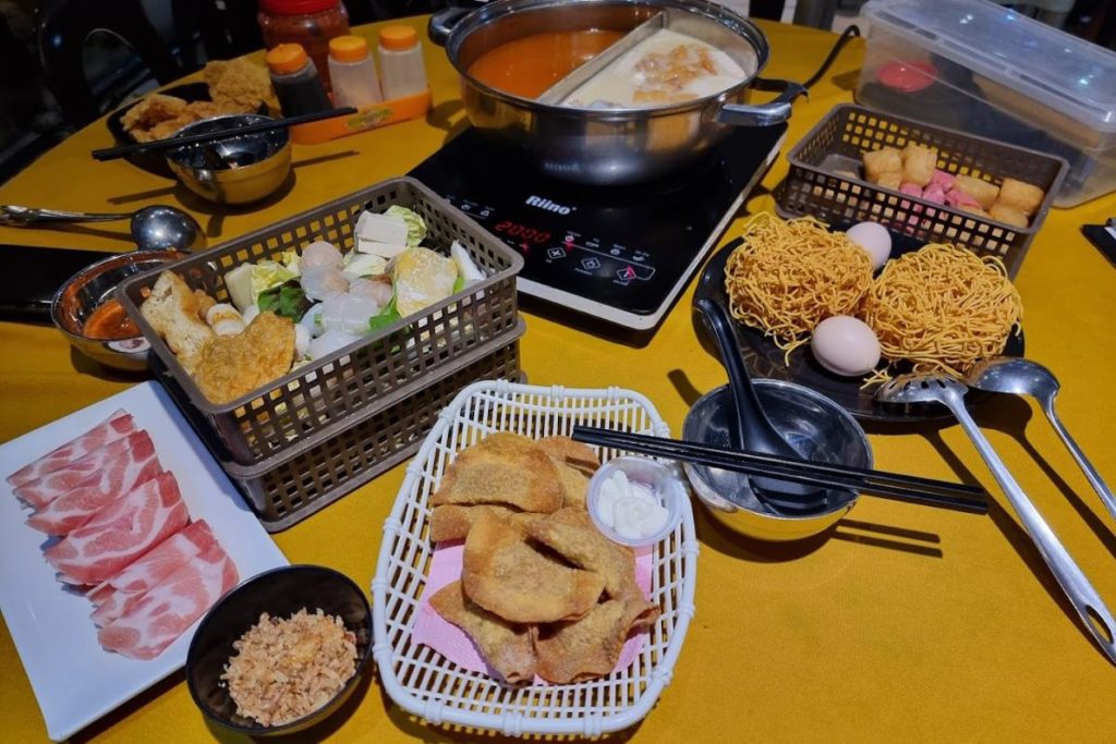 8 Restoran Steamboat Terbaik di Klang 2025 11 Be-Be-Ho-Steamboat-Restaurant-