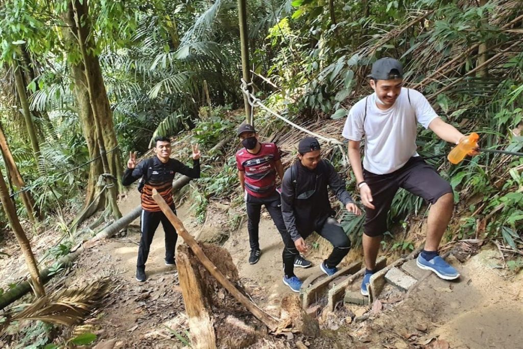 10 Tempat Mendaki Terbaik Berdekatan Cheras 2025 7 Bukit-Kembara-