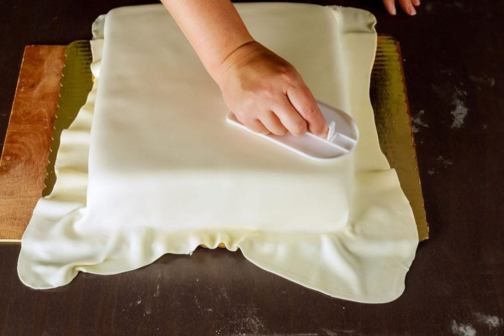 Are You Using The Right Spatula? 11 Cake-Icing-smoother--x-