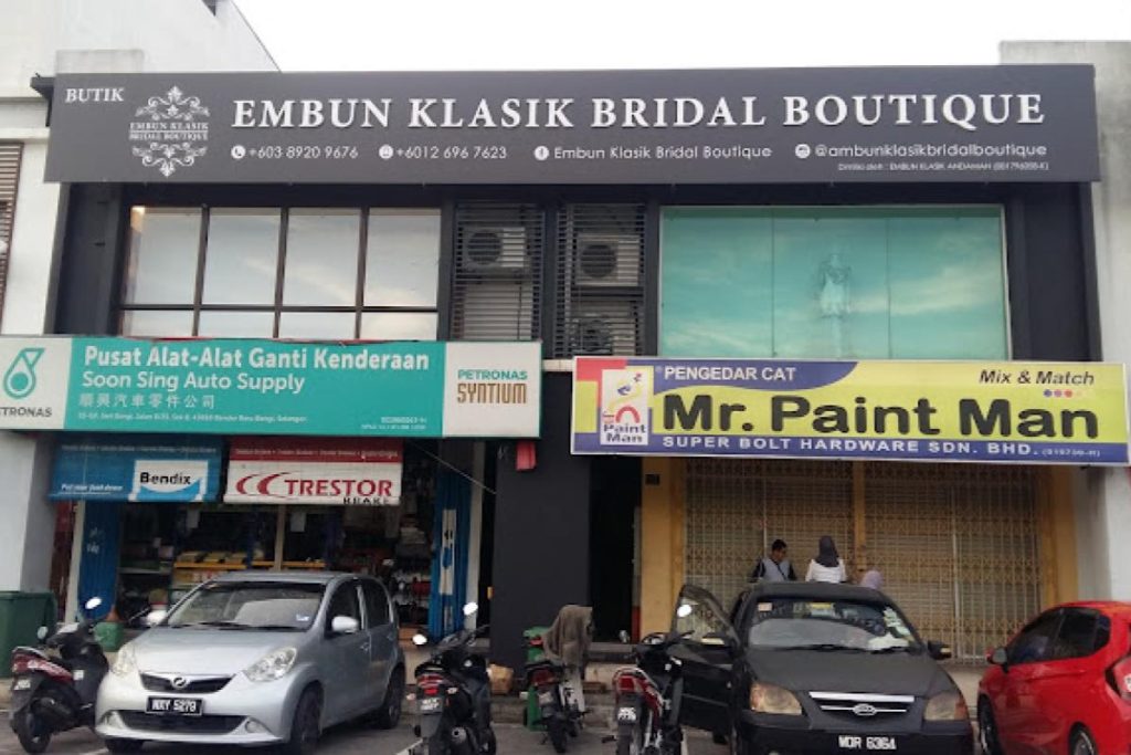 <strong>7 Pakaian Perkahwinan Terbaik Muslimah di KL & Selangor 2025</strong> 4 Embun-Klasik-Bridal-Boutique