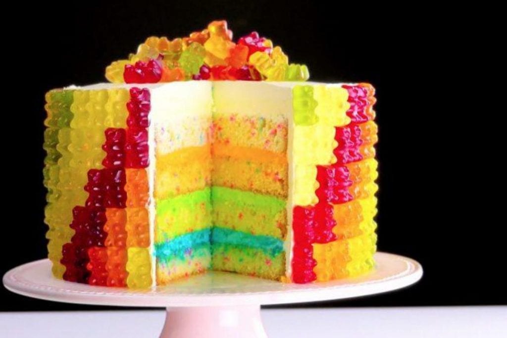 10 Most Creative Ways to Decorate a Cake 1 Gummy-bear-Cake-x-