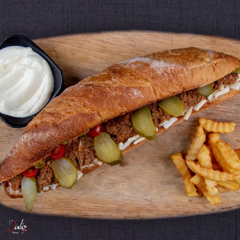 10 Makanan Barat Terbaik di Kota Damansara 2025 9 Julios-Restaurant-