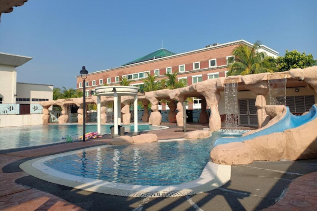 Top 10 Best Swimming Pool in Putrajaya 2025 7 Kolam-Renang-Kompleks-Kejiranan-Presint--Putrajaya