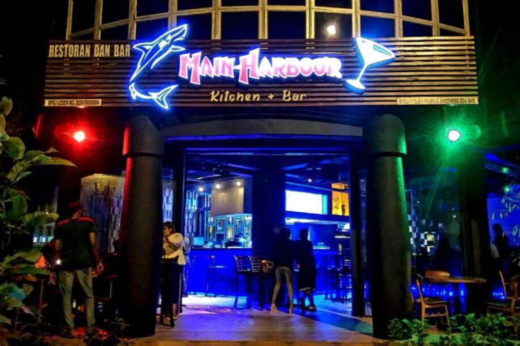 Top 10 Best Pool & Snooker Places in Subang Jaya 2025 2 Main-Harbour-Kitchen-Bar