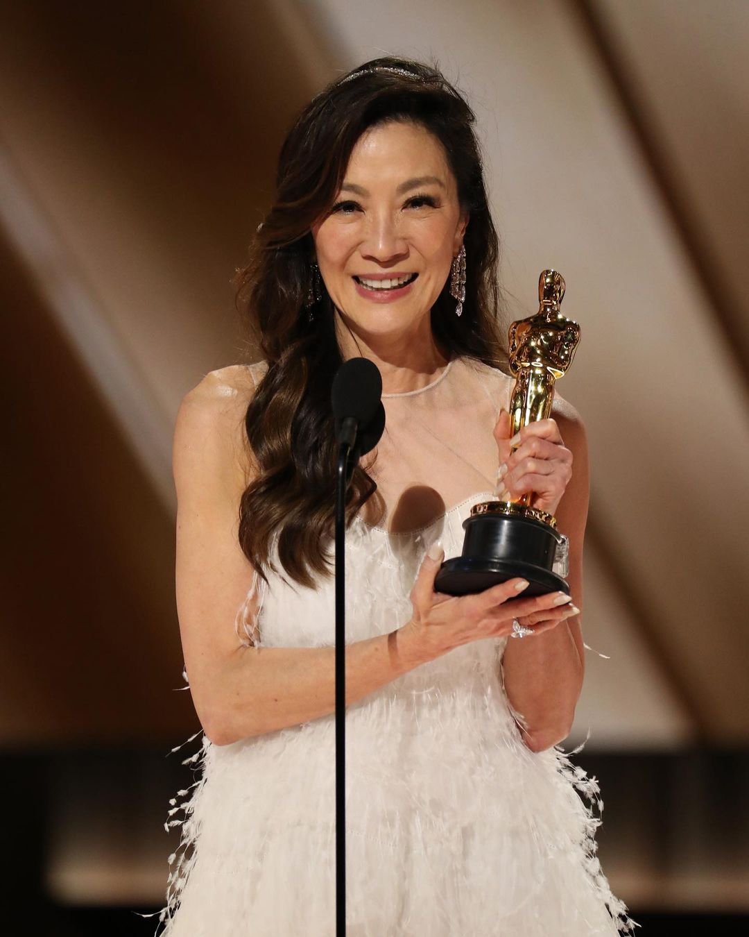 Michelle Yeoh is The First Malaysian and Asian Woman to Win the Oscars ...
