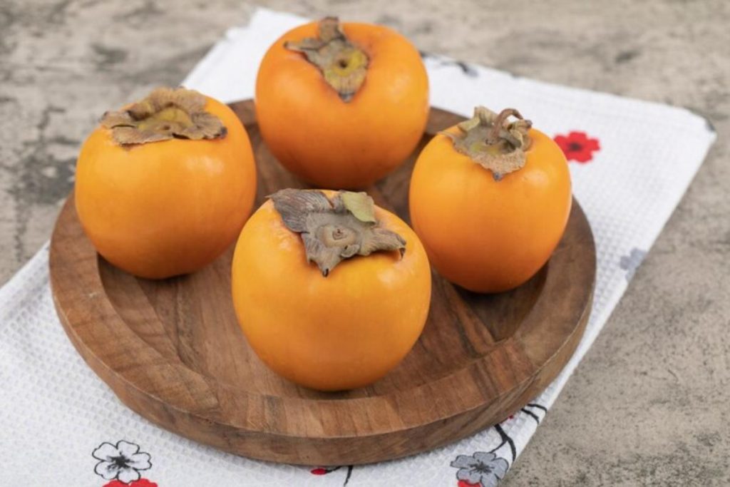 7 Buah-buahan Korea Terbaik Tersedia di Malaysia 2025 6 Persimmon