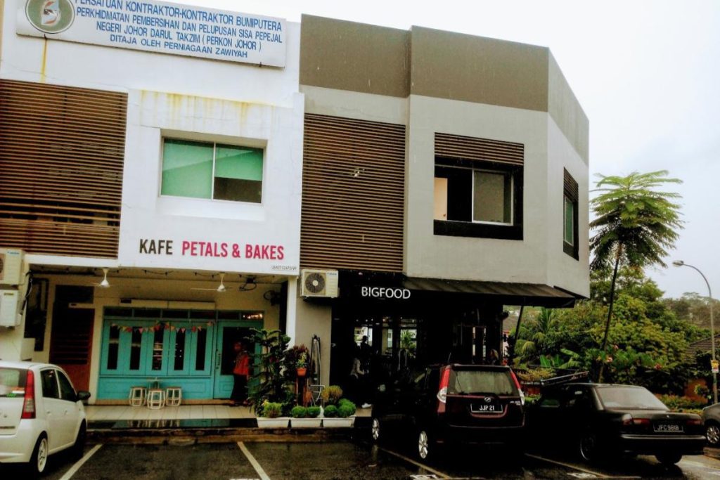 7 Pavlova Terbaik di Johor 2025 10 Petals-Bakes-