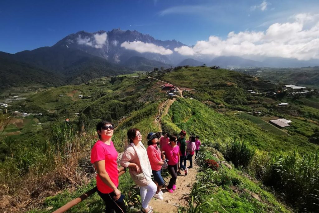 10 Tempat Mendaki Terbaik di Sabah 2025 5 Sosodikon-Hill-