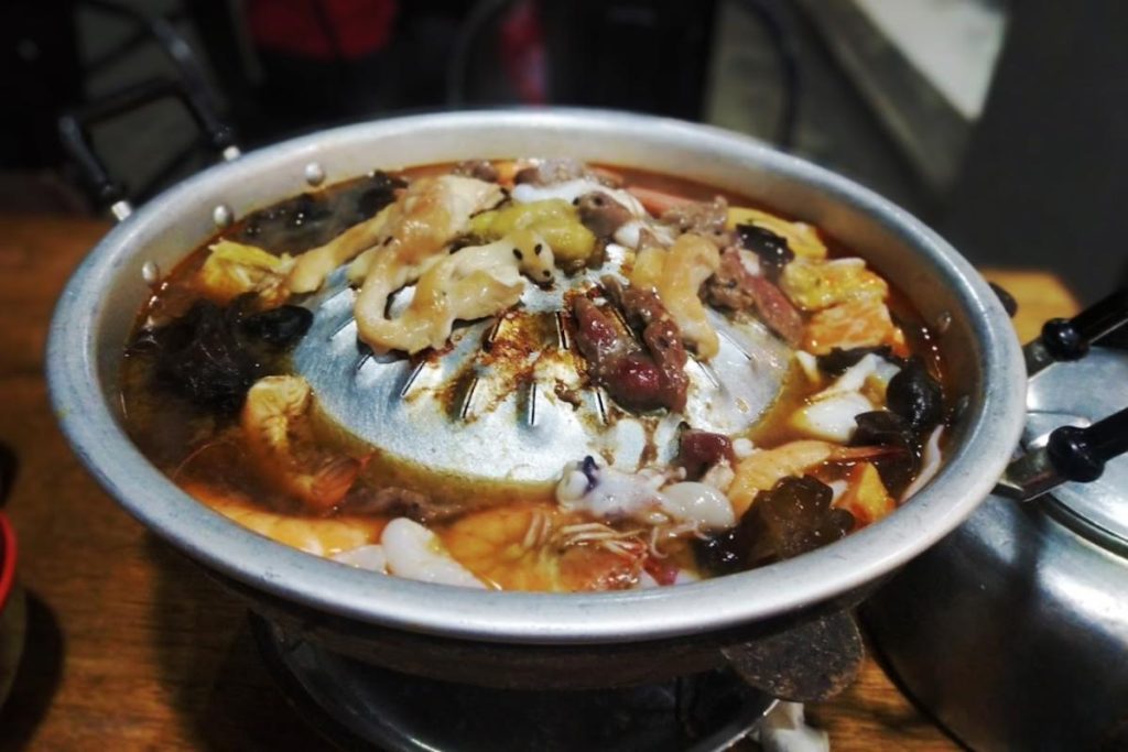 8 Restoran Steamboat Terbaik di Kota Kinabalu 2025 7 Steamboat-Bakar-Sepanggar-