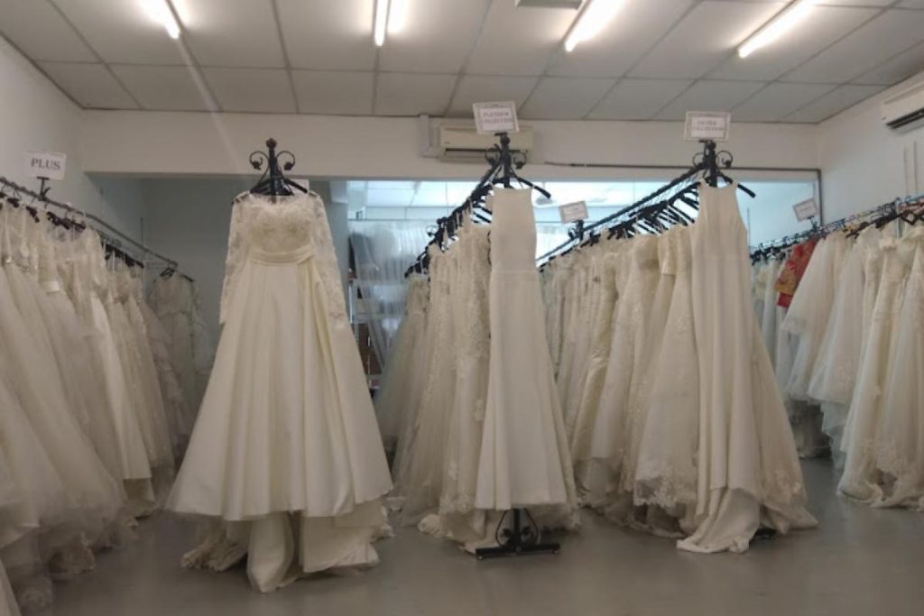 <strong>7 Pakaian Perkahwinan Terbaik Muslimah di KL & Selangor 2025</strong> 6 That-White-Dress