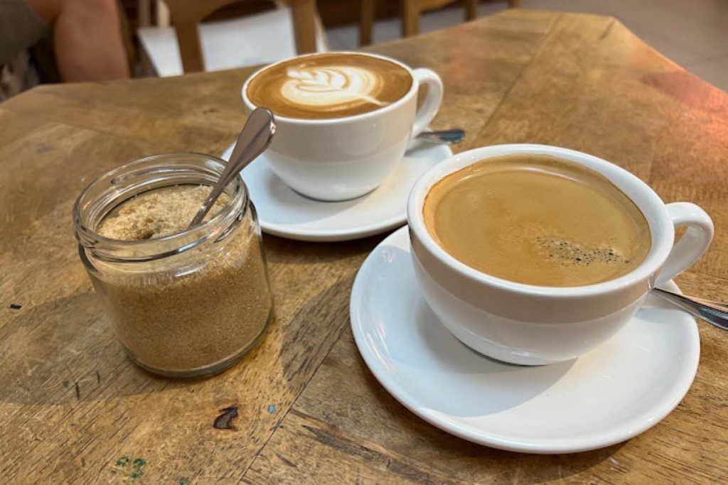 <strong>10 Kedai Kopi Terbaik di Pulau Pinang 2025</strong> 7 The-Mugshot-Cafe-