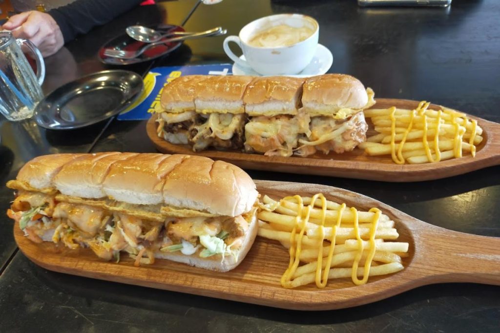 6 Roti John Terbaik di Johor 2025 9 The-Royale-