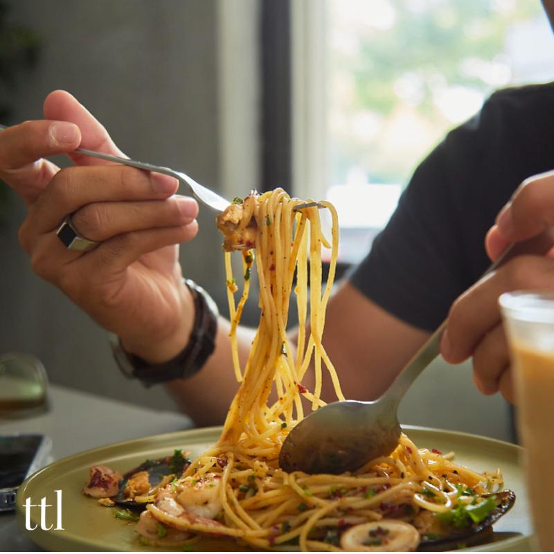 10 Kafe Terbaik di Bukit Jelutong 2025 3 The-Third-Letter-