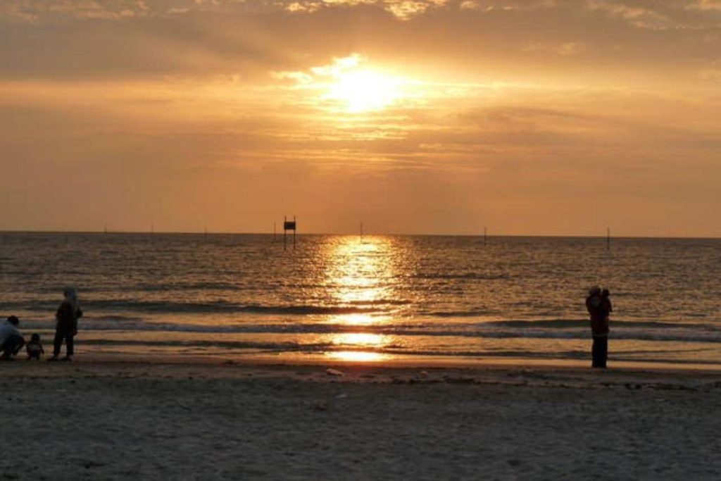 Top 10 Best Things To Do in Sepang Beach 2025 22 Admire-the-Sunset