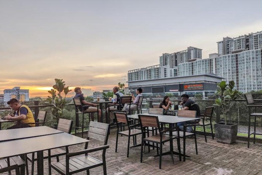 Top 10 Best Western Food Restaurants in Cyberjaya 2025 6 After-Seven-Lounge