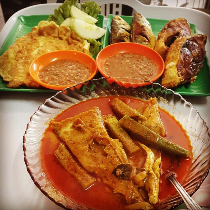 15 Restoran & Kafe Terbaik di Perlis 2025 28 Azrina-Gulai-Panas