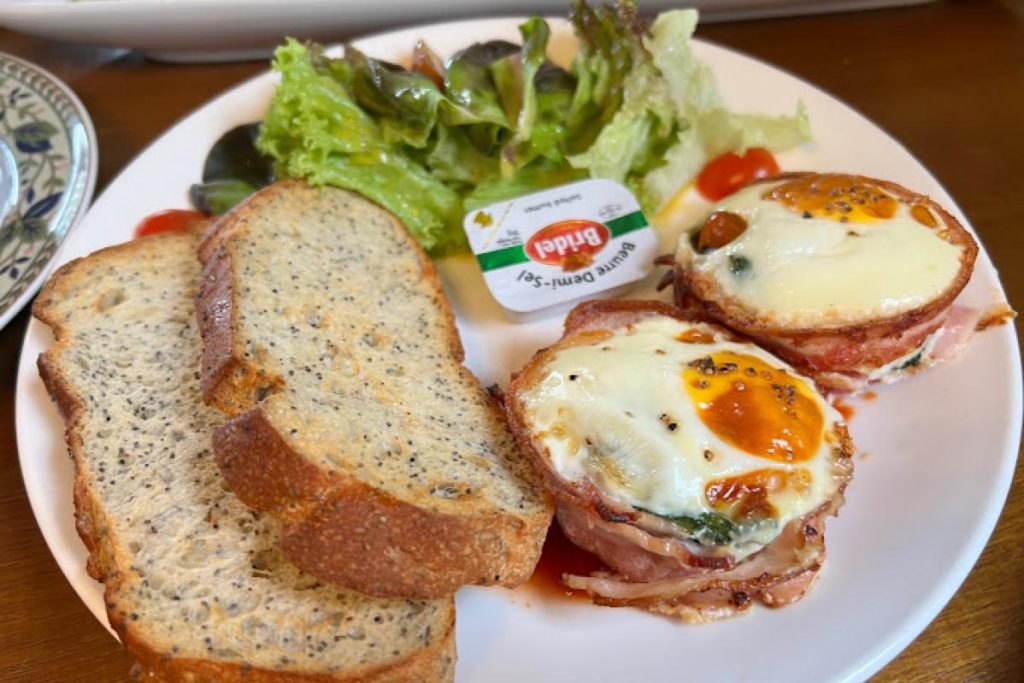 10 Restoran Makanan Barat Terbaik di Sri Petaling 2025 7 Bacon-And-Balls-Courtyard--