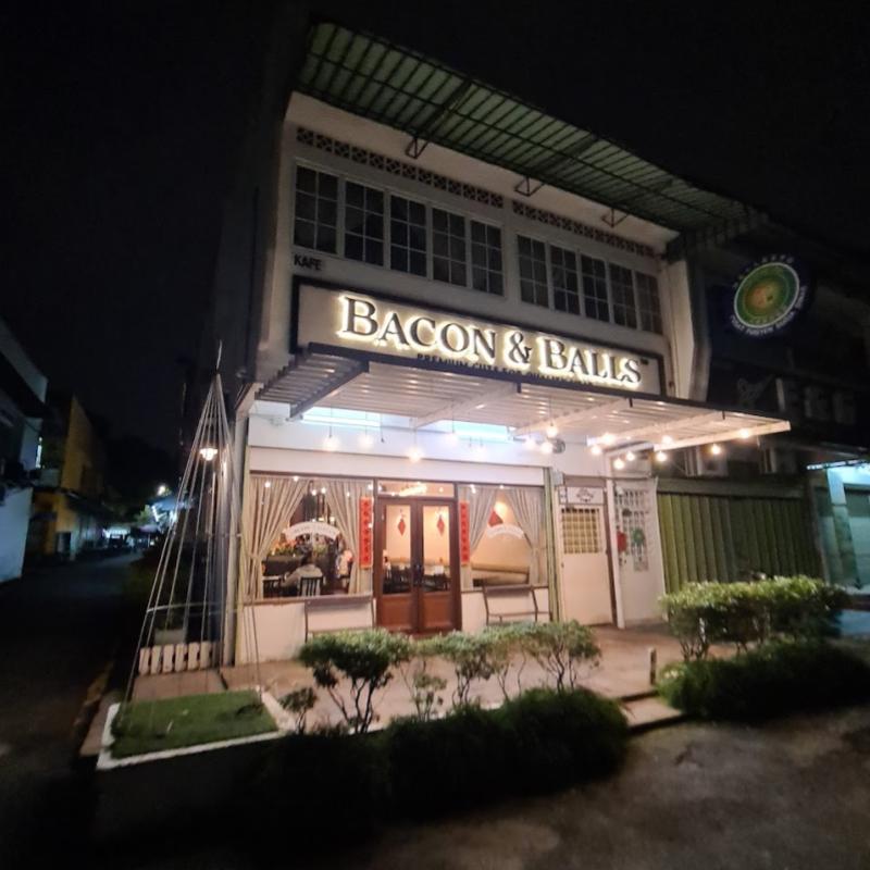 10 Restoran Makanan Barat Terbaik di Sri Petaling 2025 6 Bacon-And-Balls-Courtyard