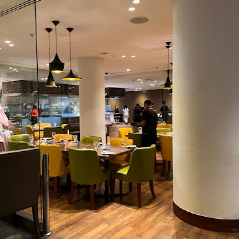 <strong>10 Hotel High Tea Terbaik di Malaysia 2025</strong> 8 Cafe-BLD-Renaissance-Johor-Bahru-Hotel