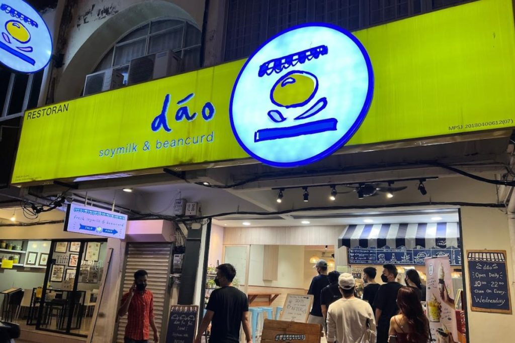 Top 10 Best Desserts in SS15 2025 2 Dao-desserts-SS-