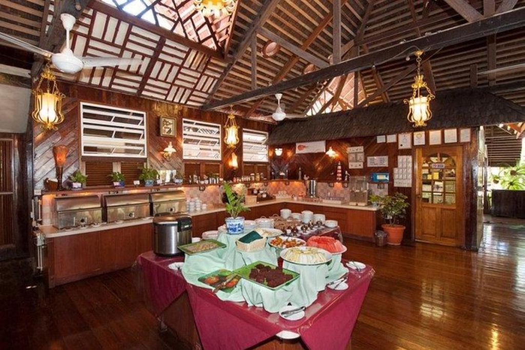 Top 10 Best Things To Do in Mabul Island 2025 22 Enjoy-The-Mabul-Islands-Numerous-Food-Options-