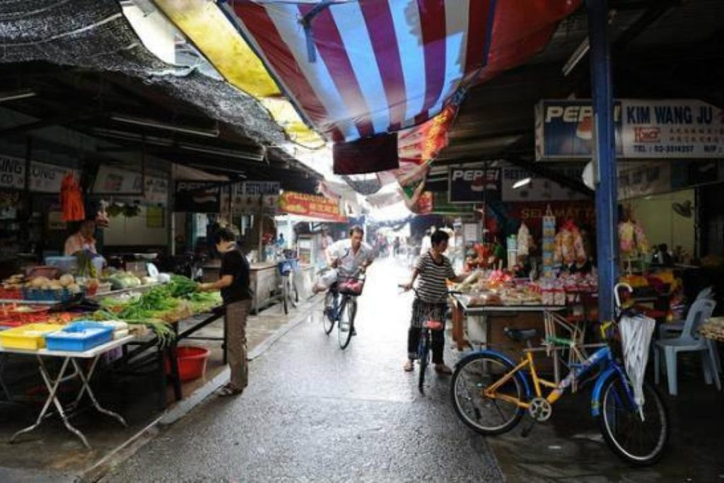 Top 10 Best Things To Do in Crab Island 2025 9 Exploring-Crab-Island-Mini-Market