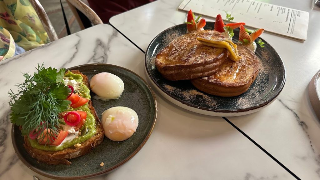 <strong>10 Restoran Sarapan Terbaik di Bukit Bintang 2025</strong> 5 Feeka-Coffee-Roasters-