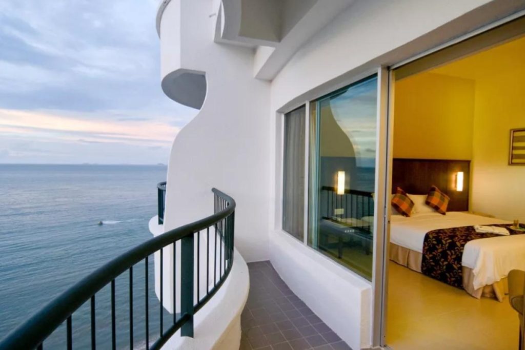 6 Hotel Pantai Terbaik di Pulau Pinang 2025 2 Flamingo-Hotel-By-The-Beach