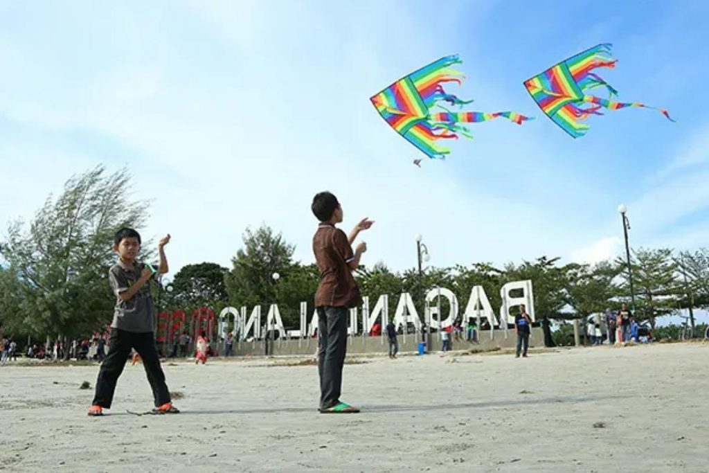 Top 10 Best Things To Do in Sepang Beach 2025 12 Fly-a-Kite-