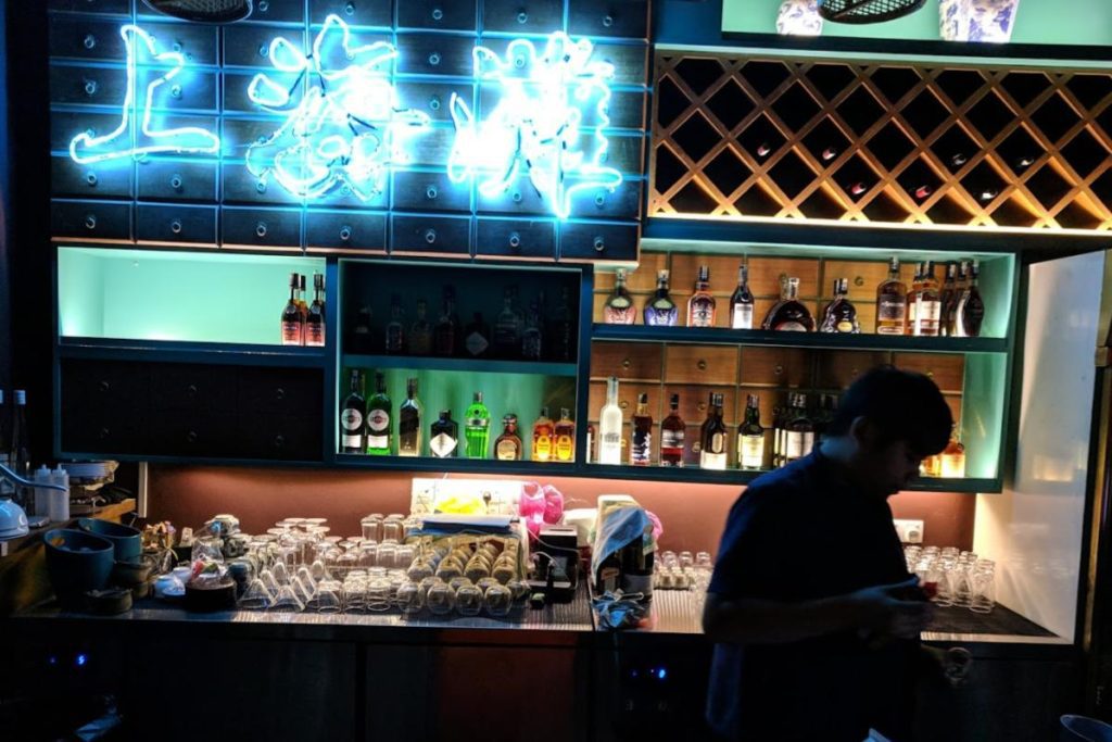 <strong>6 Bar Tersembunyi Terbaik di Pulau Pinang 2025</strong> 13 Garage-Music-Bar-