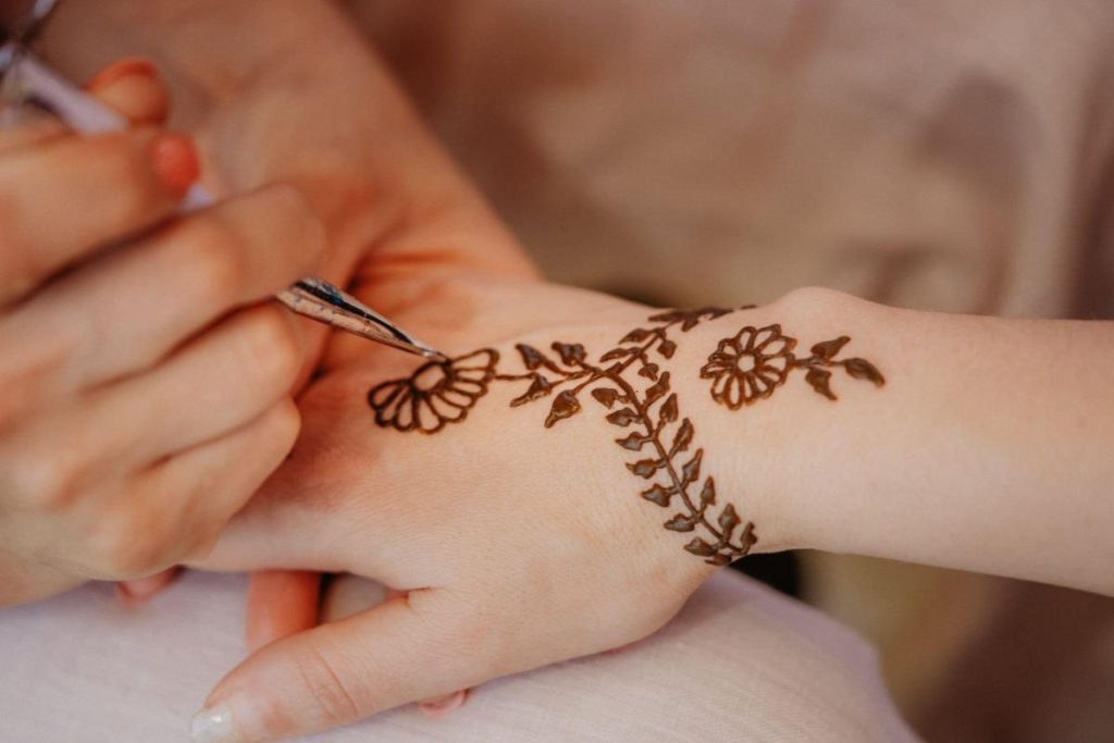 Top 10 Best Things To Do in Mataking Island 2025 18 Get-A-Henna-