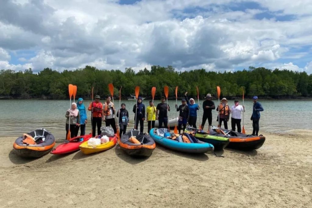 Top 10 Best Things To Do in Sepang Beach 2025 18 Go-Kayaking-