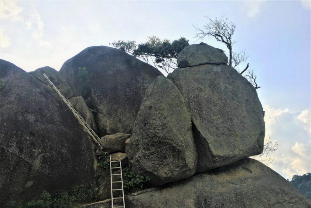 10 Tempat Terbaik Untuk Mendaki di Negeri Sembilan 2025 5 Gunung-Datuk-