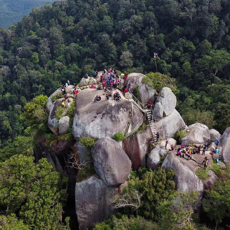 10 Tempat Terbaik Untuk Mendaki di Negeri Sembilan 2025 4 Gunung-Datuk