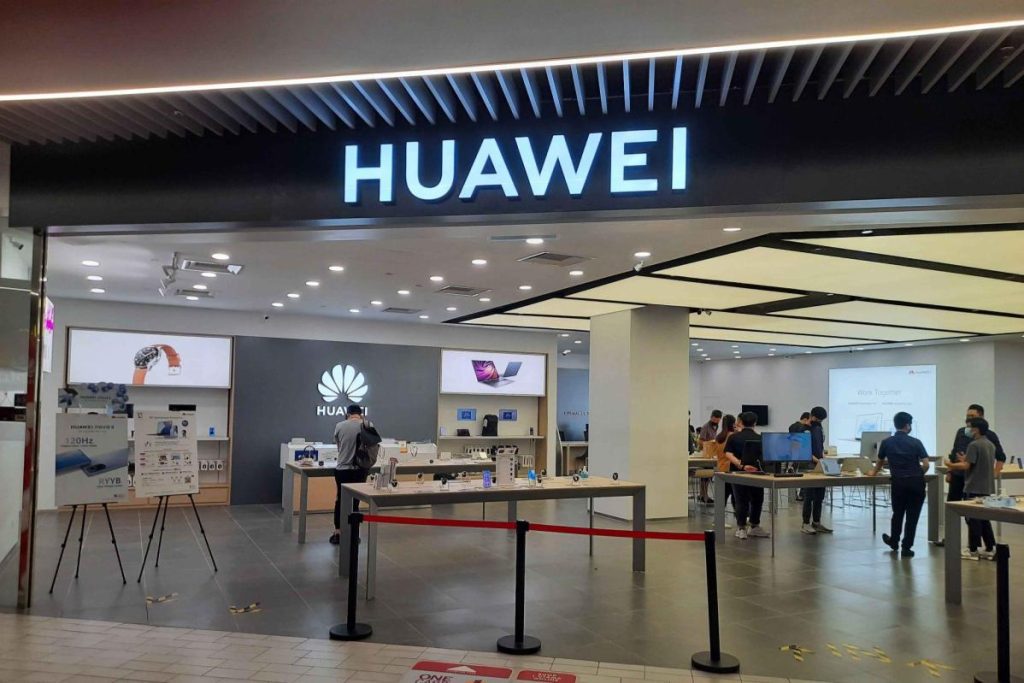10 Kedai Telefon Terbaik di PJ 2025 12 HUAWEI-Authorized-Experience-Store-@--Utama-Shopping-Centre-