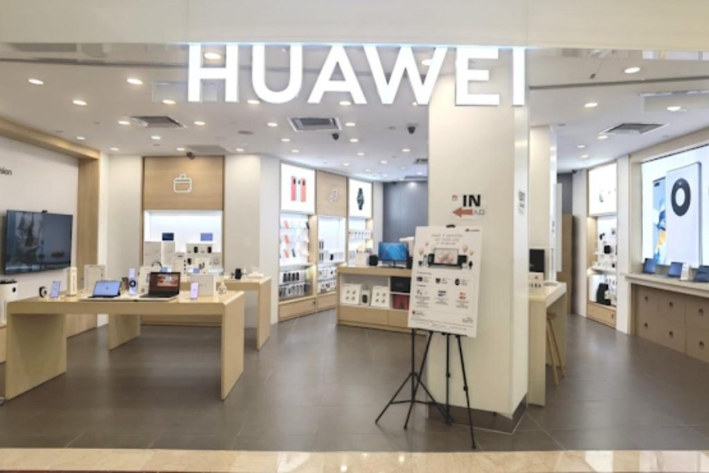 Top 10 Best Phone Stores in KL 2025 12 HUAWEI-Authorized-Experience-Store-@-Suria-KLCC-