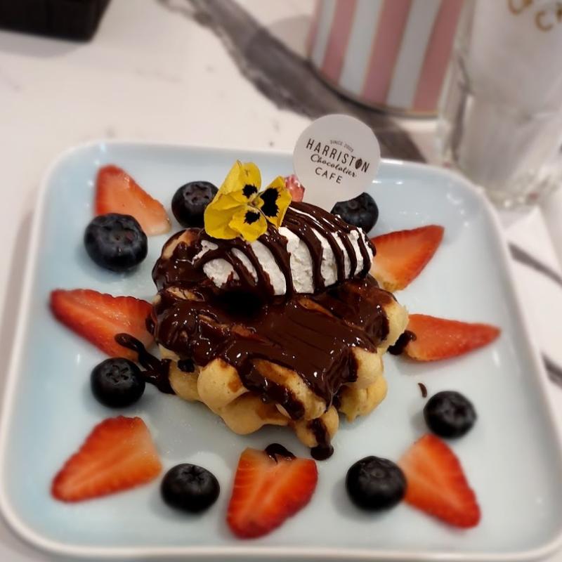 <strong>10 Pencuci Mulut Terbaik di Pavilion KL 2025</strong> 17 Harriston-Chocolatier-Cafe-