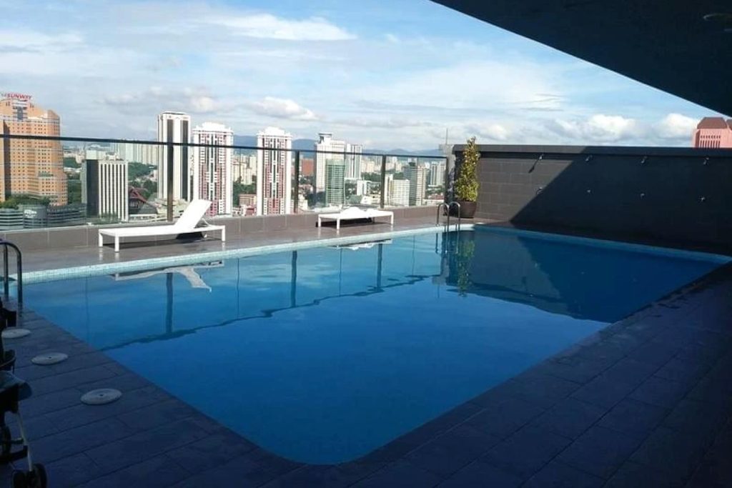 10 Hotel Terbaik dengan Kolam Renang di KL 2025 21 Hilton-Garden-Inn-Kuala-Lumpur-Jalan-Tuanku-Abdul-Rahman-South-