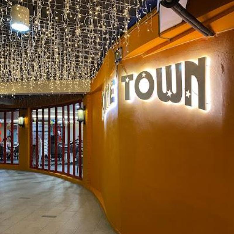 <strong>10 Restoran Stimbot Terbaik di Setapak 2025</strong> 20 Home-Town-Hotpot-