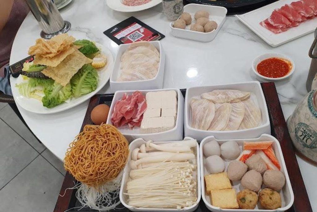 <strong>10 Restoran Stimbot Terbaik di Setapak 2025</strong> 21 Home-Town-Hotpot